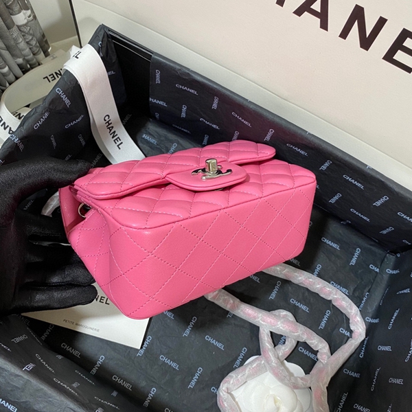 シャネルバッグレプリカ角部分ディテール